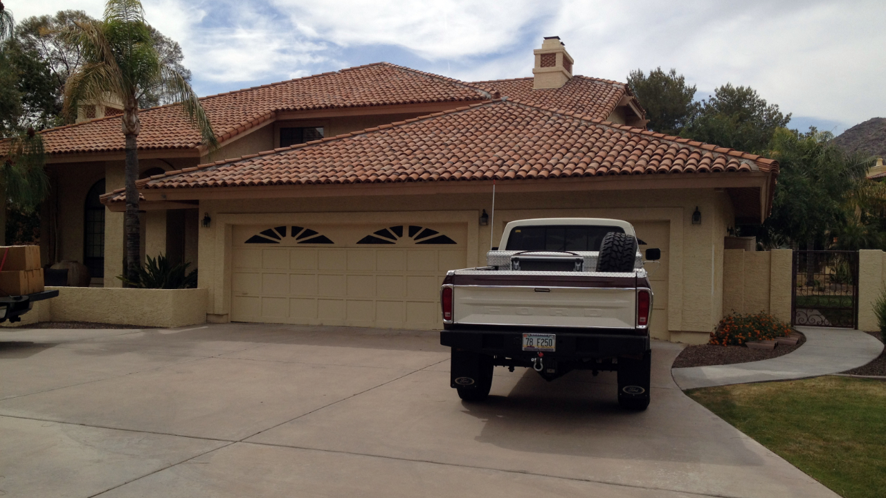 Phoenix home before a Hochuli garage addition