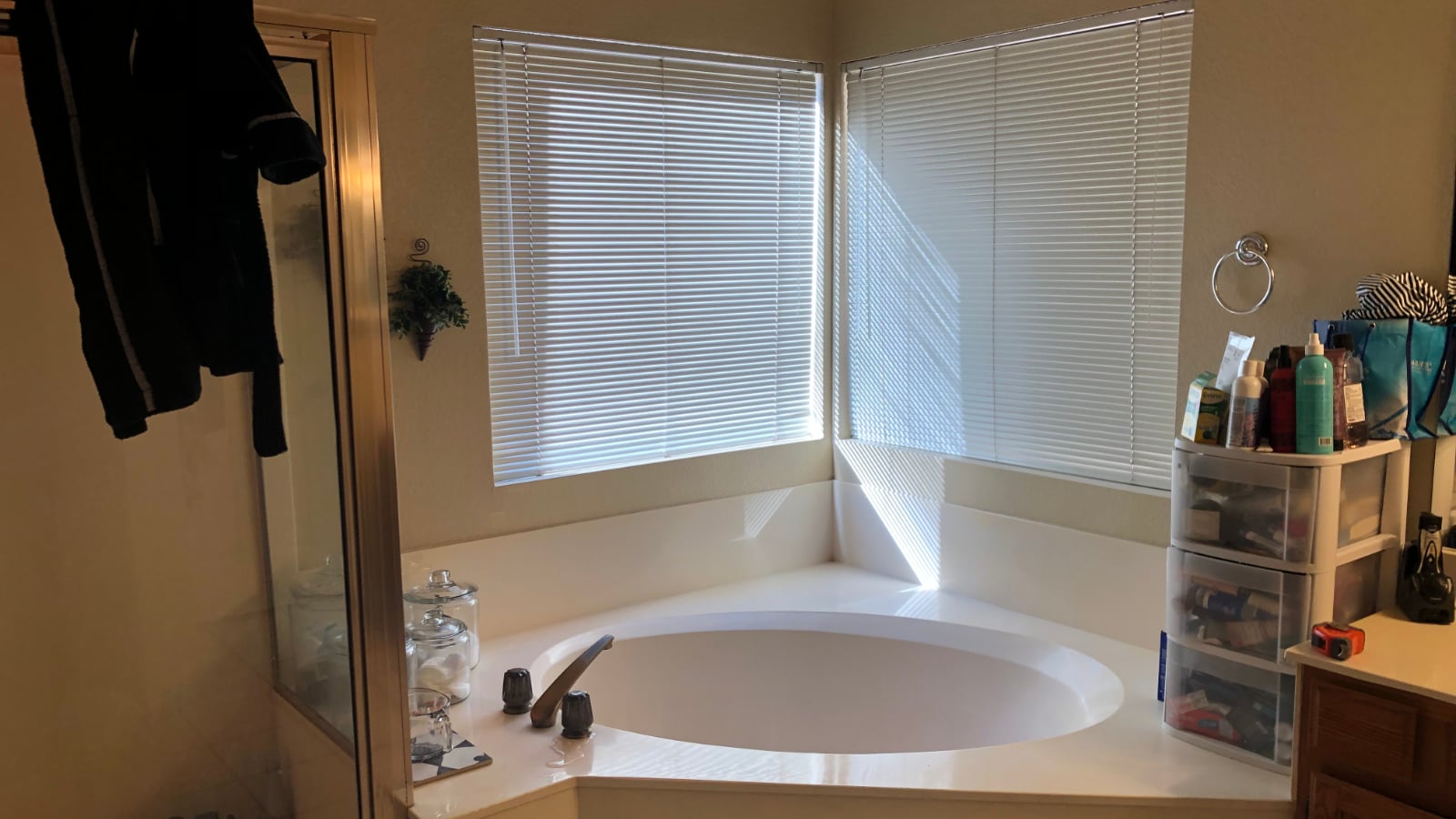 Outdated Chandler bathroom before its design-build remodel by Hochuli Design and Remodeling Team
